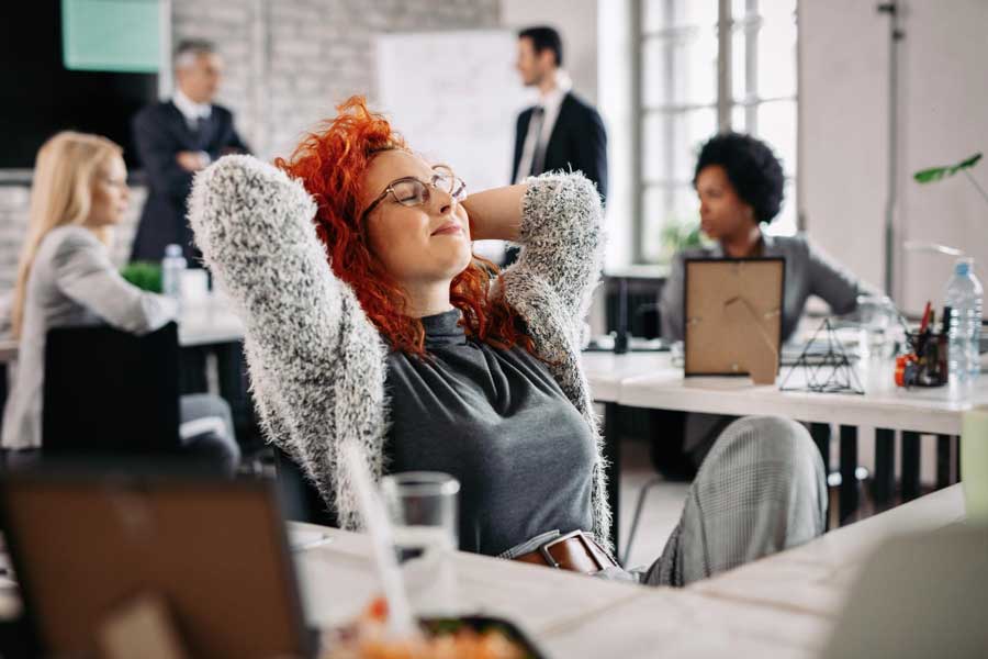 Korte adempauzes op het werk tegen stress