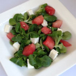 Gezonde salade met watermeloen en olijven.