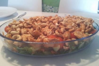 Salade met cashewnoten en kip