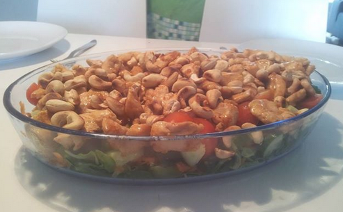 Salade met cashewnoten en kip