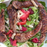 Salade met eend van de barbecue
