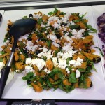 Gezond recept: salade van zoete aardappel, rucola en geitenkaas