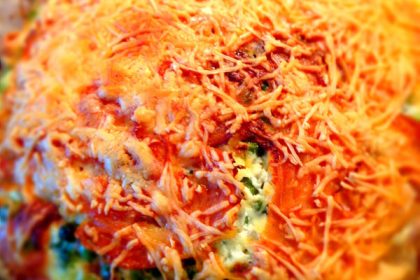 hartige taart met doperwtjes en zalm