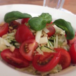 Lichte lunch met courgette en tomaat