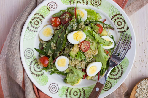 Snelle salade met quinoa en ei
