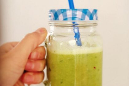 Gezonde smoothie met appel en bleekselderij