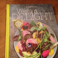 Nieuw en trendy veganistisch kookboek: Vegan delight