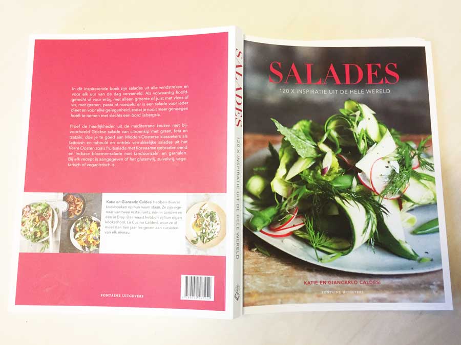 Kookboek met recepten voor salades uit de hele wereld