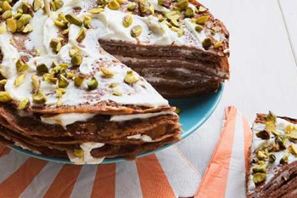 Pannenkoekentaart met banaan en pistache