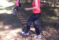 Tijdens het wandelen | oefeningen doen met een ladder (stoepkrijt kan ook)