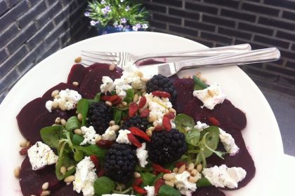 Bietencarpaccio met bramen
