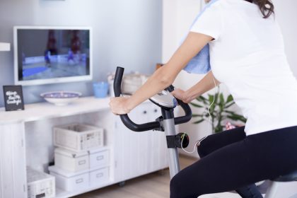 Thuis op de hometrainer trainen