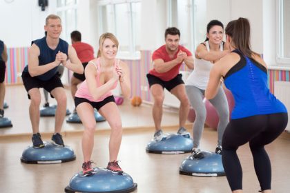 Balanstraining op een halve bal