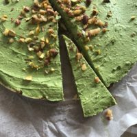 Gezonde groene cheesecake met matcha