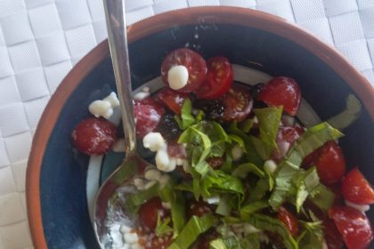 makkelijke tomatensalade met hüttenkäse
