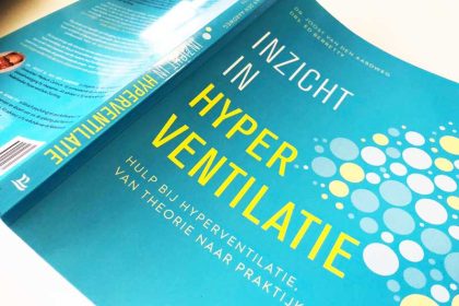 Boek over psychische en lichamelijke oorzaken van hyperventilatie