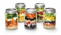preppen van gezonde voeding - glazen jars