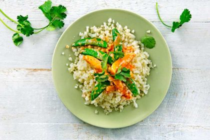 Koolhydraatarm recept Thaise kipcurry met bloemkoolrijst