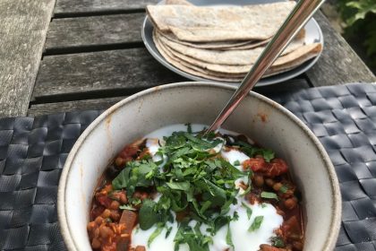 makkelijke curry met rode linzen en wraps