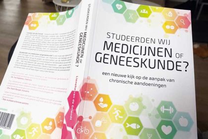 Boekreview: Studeerden wij medicijnen of geneeskunde?