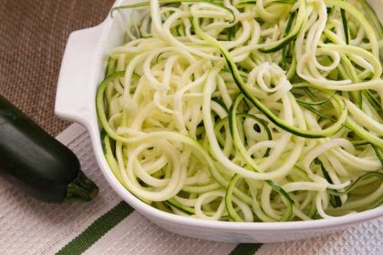 Hoe maak je courgette spaghetti?