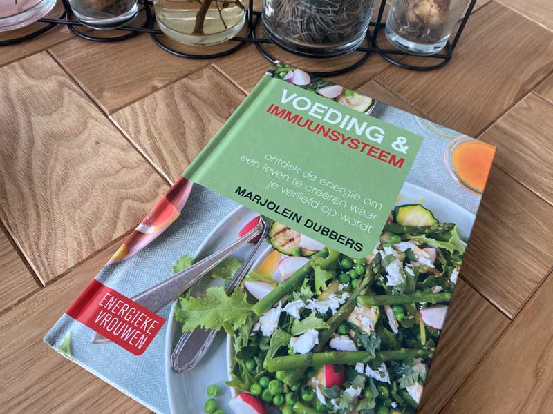 Nieuwste boek van Marjolein Dubbers over voeding en het immuunsysteem.