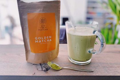 Matcha kurkuma thee latte