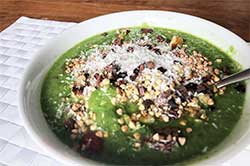 Recept smoothiebowl met boerenkool en avocado