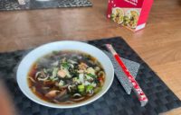 Recept voor Ramen, Japanse soep met noodles, zalm en groenten