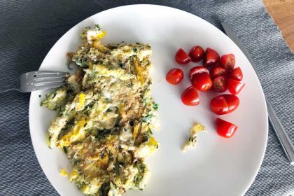 Omelet met gebakken courgettespaghetti