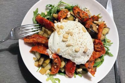 Gezond recept voor een lekkere maaltijdsalade met o.a. aubergine.