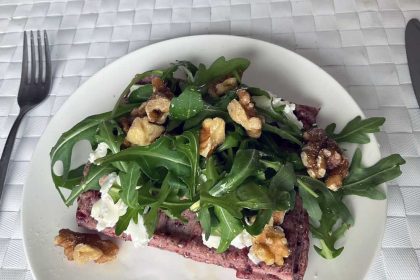 Recept voor de lunch: roze wafels met bieten gemaakt