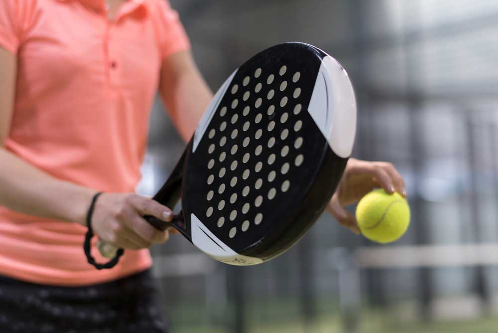 Wat is het verschil tussen padelballen en tennisballen?
