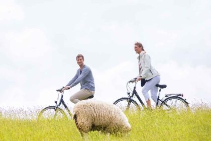 Jong stel op de fiets. Hoe kun je snel je conditie verbeteren?