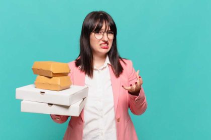 Geen tijd en wil je niet ongezond eten? Lees dan deze 4 tips om snel een gezonde maaltijd op tafel te zetten.