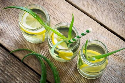 Aloe Vera drank met citroen. Artikel over het reinigen van je lichaam.