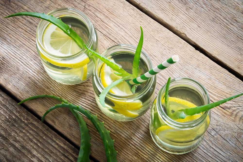 Aloe Vera drank met citroen. Artikel over het reinigen van je lichaam.