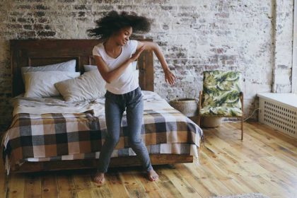 Simpele bewegingsoefening tegen stress en angst, waardoor je beter gaat slapen!