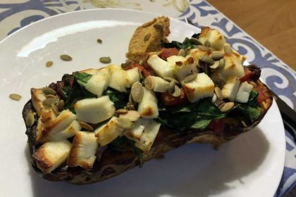 Gevulde pompoen met halloumi en spinazie