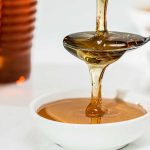Hoe kun je pure honing onderscheiden van bewerkte honing?