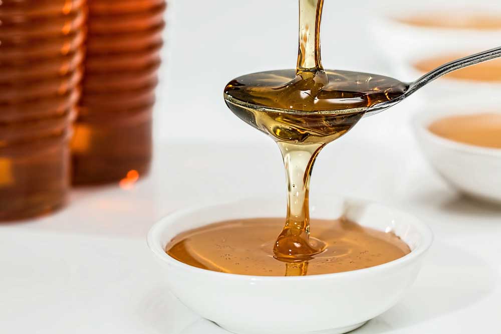 Hoe kun je pure honing onderscheiden van bewerkte honing?