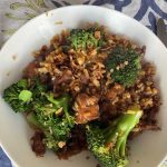 Snel en makkelijk recept: kip-ketjap met bloemkoolrijst en broccoli