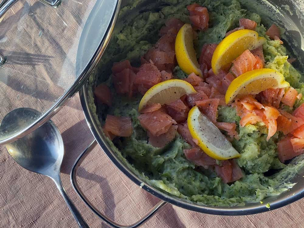 Lekker en gezond recept: Broccoli stamppot met zalm en monchou