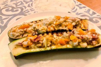 Recept vegetarische gevulde courgette, gemaakt in de grillpan.