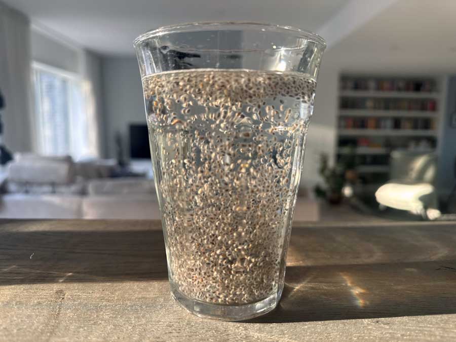 Op de juiste manier chiazaad innemen wat ondersteunend werkt bij het afvallen.