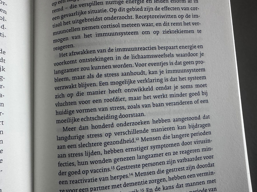 Over stress en het immuunsysteem, boekfragment van het boek Bescherm jezelf van immunoloog Daniel M. Davis.