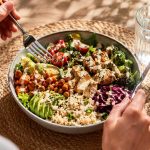 Gezond lunchen zonder gluten: 6 ideeën die snel op tafel staan Ideeën voor een snelle gezonde lunch zonder gluten. zoals deze buddhabowl.